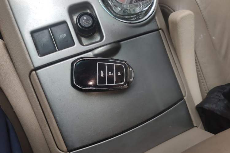 Used Toyota Highlander 2012 2.7L Two-Wheel Drive 7-Seater Luxury Edition Vehicle Key