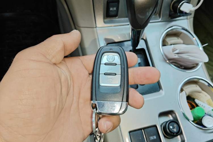 Used Toyota Highlander 2012 2.7L Two-Wheel Drive 7-Seater Luxury Edition Vehicle Key