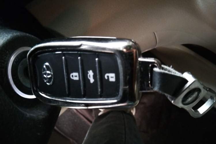 Used Toyota Highlander 2012 2.7L Two-Wheel Drive 5-Seater Sport Edition Vehicle Key