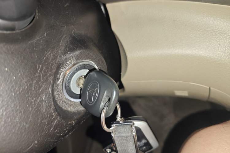 Used Toyota Highlander 2012 2.7L Two-Wheel Drive 5-Seater Sport Edition Vehicle Key