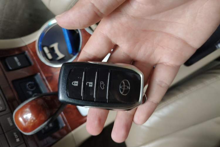 Used Toyota Highlander 2012 3.5L 4x4 7-Seater Ultimate Edition Vehicle Key