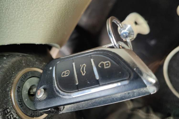 Used Toyota Highlander 2012 2.7L Two-Wheel Drive 7-Seater Luxury Edition Vehicle Key