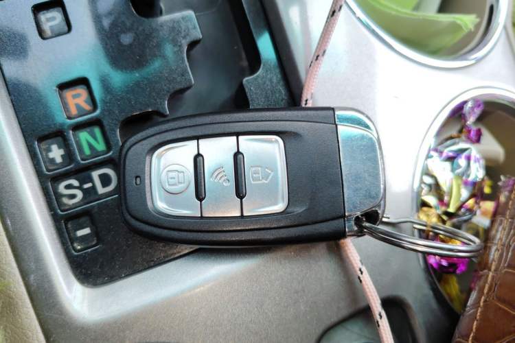 Used Toyota Highlander 2012 2.7L Two-Wheel Drive 7-Seater Luxury Edition Vehicle Key