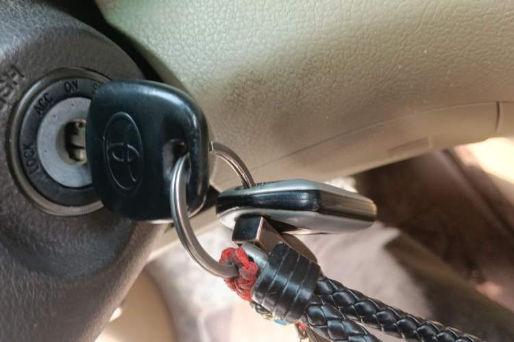 Used Toyota Highlander 2012 2.7L Two-Wheel Drive 7-Seater Elite Edition Vehicle Key