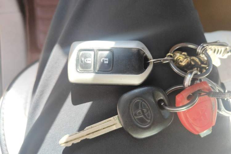 Used Toyota Highlander 2012 2.7L 2WD 5-Seater Elite Edition Vehicle Key