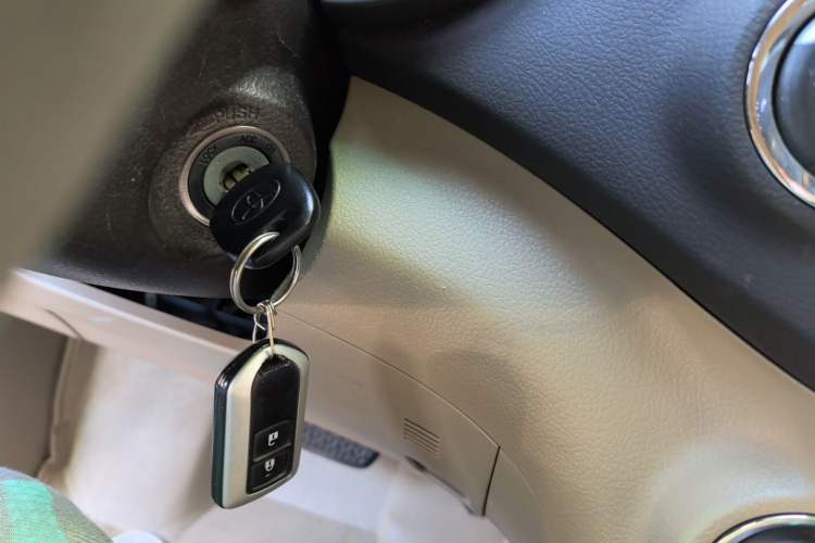 Used Toyota Highlander 2012 2.7L Two-Wheel Drive 7-Seater Luxury Edition Vehicle Key