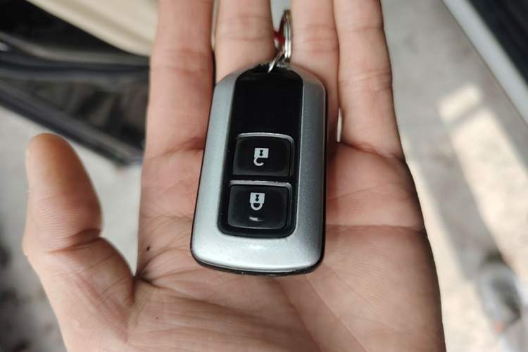 Used Toyota Highlander 2012 2.7L Two-Wheel Drive 7-Seater Elite Edition Vehicle Key