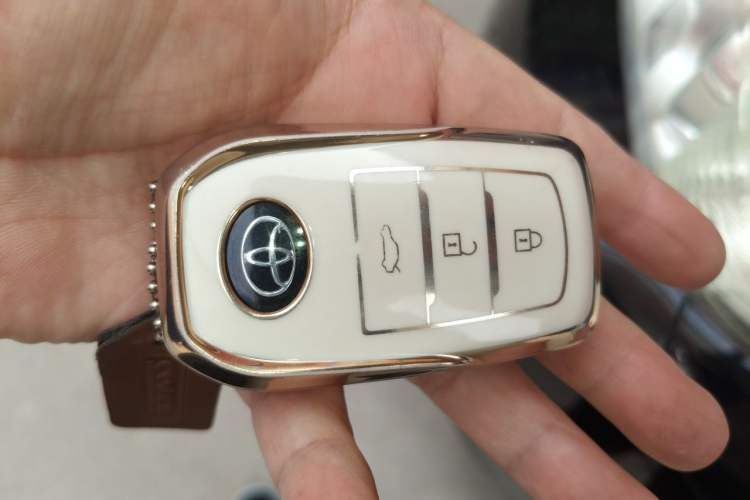 Used Toyota Highlander 2012 2.7L 2WD 5-Seater Elite Edition Vehicle Key