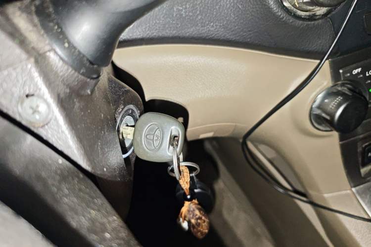 Used Toyota Highlander 2012 2.7L Two-Wheel Drive 5-Seater Sport Edition Vehicle Key