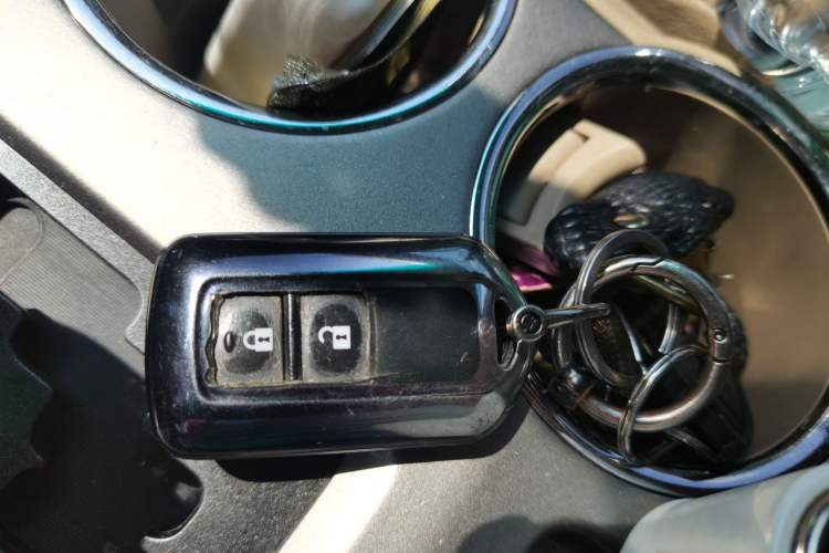 Used Toyota Highlander 2012 2.7L Two-Wheel Drive 7-Seater Luxury Edition Vehicle Key