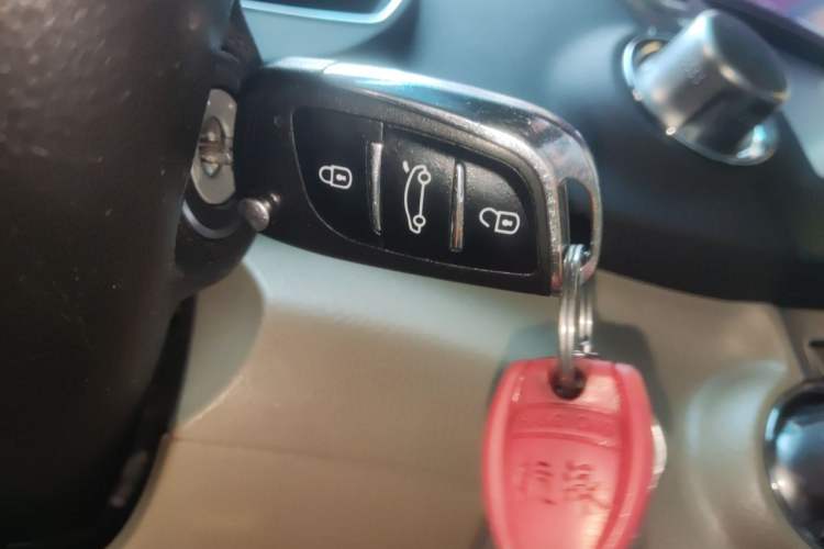 Used Toyota Highlander 2012 2.7L Two-Wheel Drive 5-Seater Sport Edition Vehicle Key