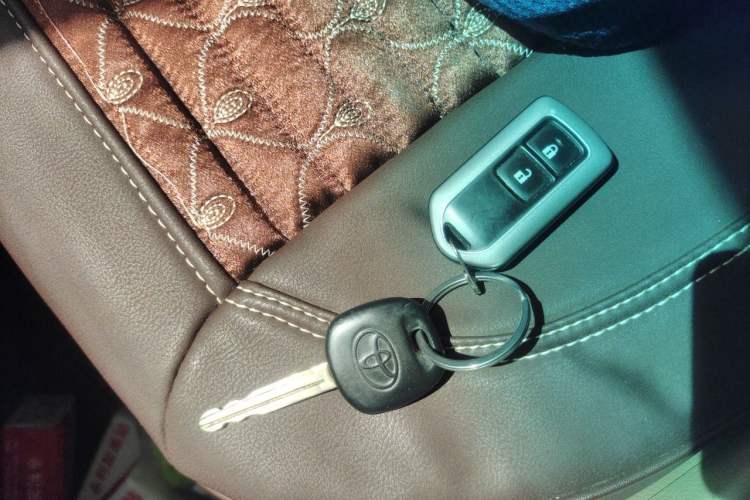 Used Toyota Highlander 2012 2.7L Two-Wheel Drive 7-Seater Luxury Edition Vehicle Key