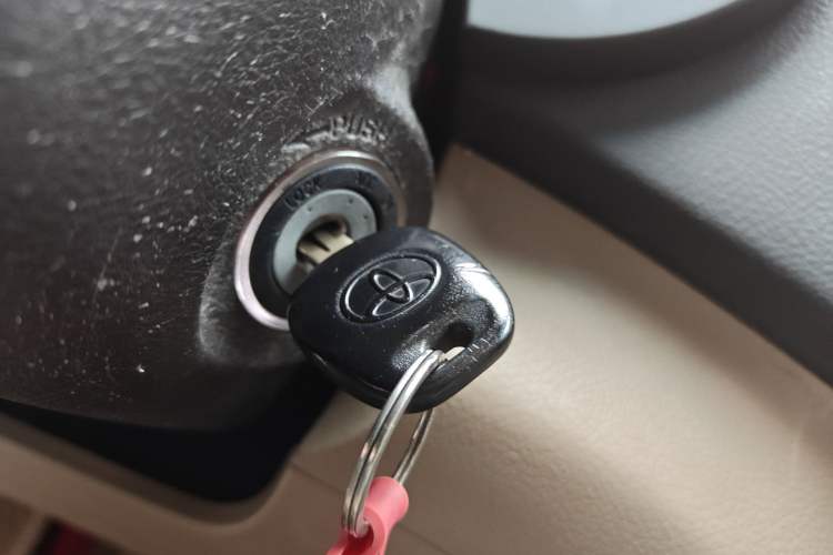 Used Toyota Highlander 2012 2.7L Two-Wheel Drive 7-Seater Elite Edition Vehicle Key