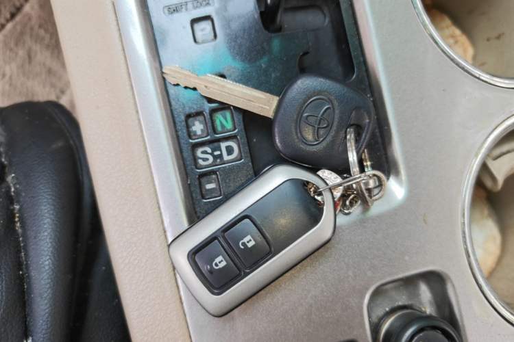 Used Toyota Highlander 2012 2.7L 2WD 5-Seater Elite Edition Vehicle Key