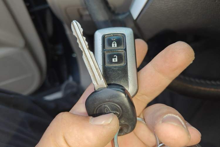 Used Toyota Highlander 2012 2.7L Two-Wheel Drive 7-Seater Luxury Edition Vehicle Key