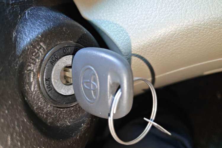 Used Toyota Highlander 2012 2.7L Two-Wheel Drive 7-Seater Luxury Edition Vehicle Key