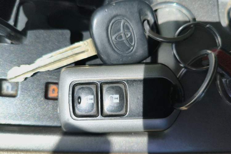 Used Toyota Highlander 2012 3.5L 4x4 7-Seater Elite Edition Vehicle Key