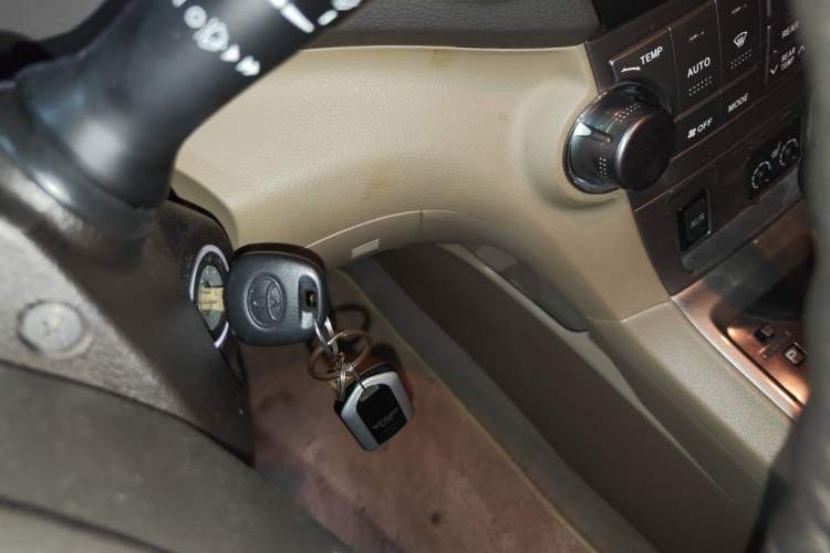 Used Toyota Highlander 2012 2.7L Two-Wheel Drive 7-Seater Luxury Edition Vehicle Key