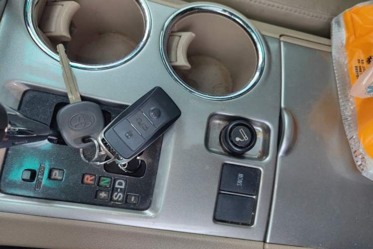Used Toyota Highlander 2012 2.7L Two-Wheel Drive 7-Seater Luxury Navigation Edition Vehicle Key
