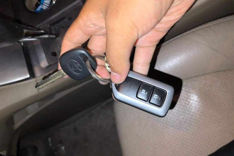 Used Toyota Highlander 2012 2.7L 2WD 5-Seater Elite Edition Vehicle Key