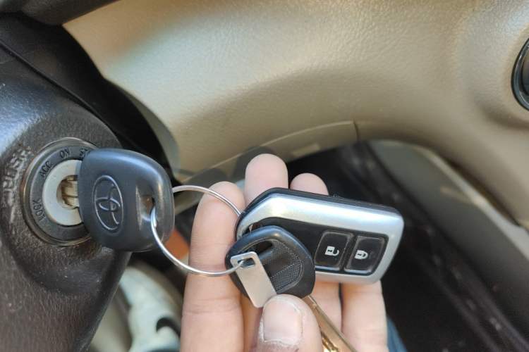 Used Toyota Highlander 2012 2.7L Two-Wheel Drive 7-Seater Luxury Edition Vehicle Key