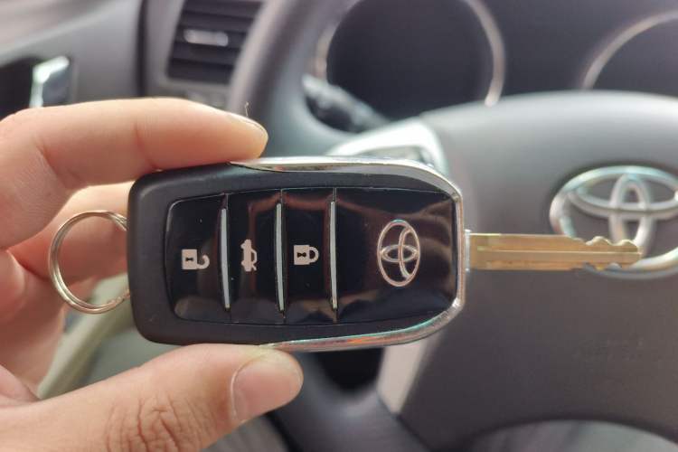 Used Toyota Highlander 2012 2.7L Two-Wheel Drive 7-Seater Elite Edition Vehicle Key