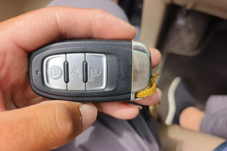 Used Toyota Highlander 2012 2.7L Two-Wheel Drive 7-Seater Luxury Navigation Edition Vehicle Key