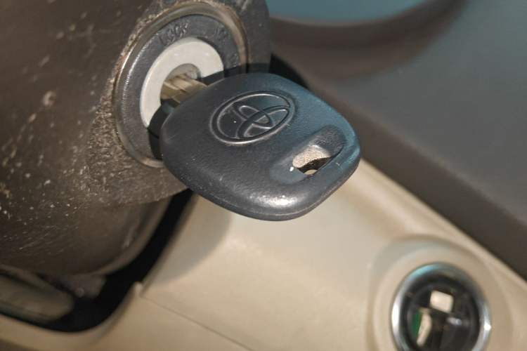 Used Toyota Highlander 2012 2.7L Two-Wheel Drive 5-Seater Sport Edition Vehicle Key