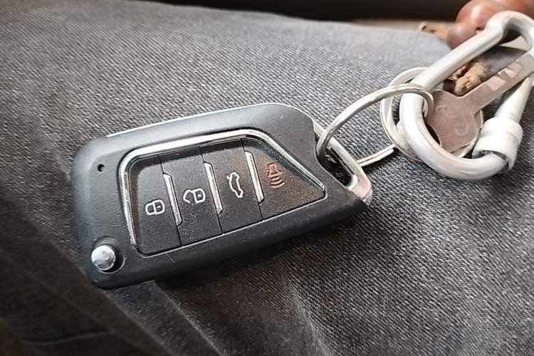 Used Toyota Highlander 2012 2.7L Two-Wheel Drive 7-Seater Luxury Edition Vehicle Key