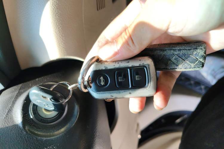 Used Toyota Highlander 2012 2.7L Two-Wheel Drive 7-Seater Luxury Navigation Edition Vehicle Key