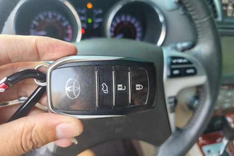 Used Toyota Highlander 2012 3.5L 4x4 7-Seater Ultimate Edition Vehicle Key
