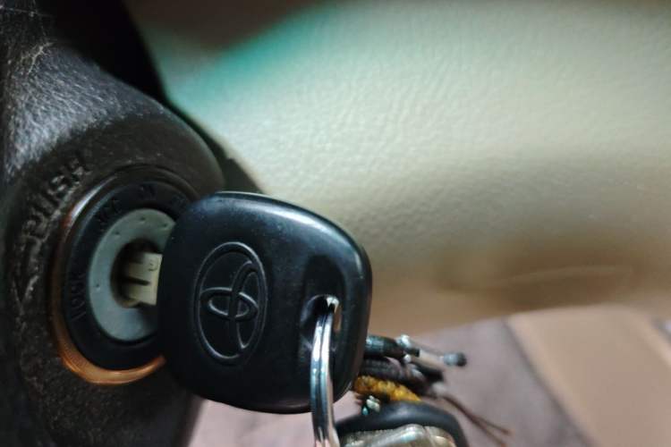 Used Toyota Highlander 2012 2.7L Two-Wheel Drive 7-Seater Elite Edition Vehicle Key