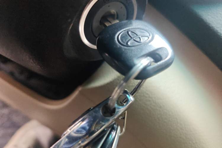 Used Toyota Highlander 2012 2.7L Two-Wheel Drive 5-Seater Sport Edition Vehicle Key