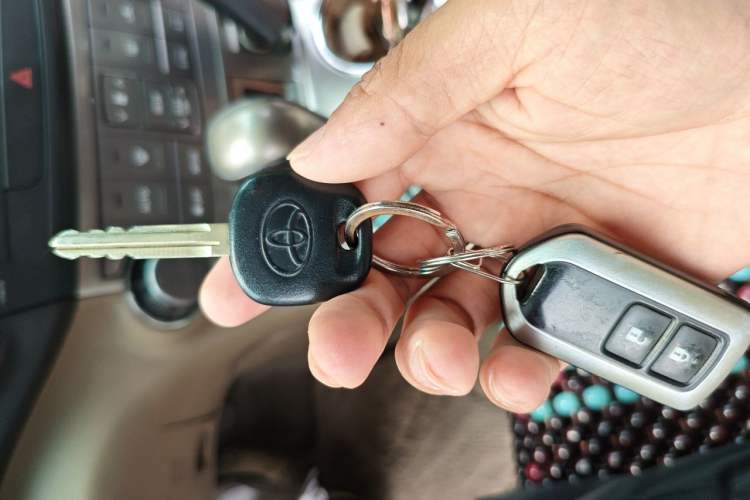 Used Toyota Highlander 2012 2.7L Two-Wheel Drive 7-Seater Luxury Edition Vehicle Key