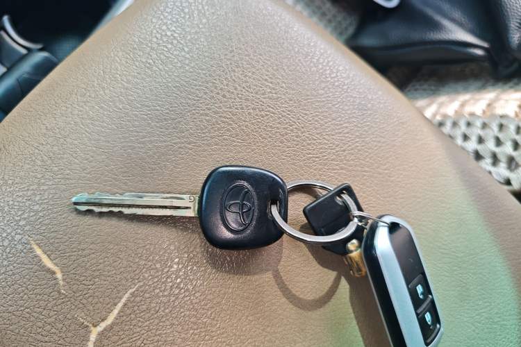 Used Toyota Highlander 2012 2.7L Two-Wheel Drive 7-Seater Luxury Edition Vehicle Key