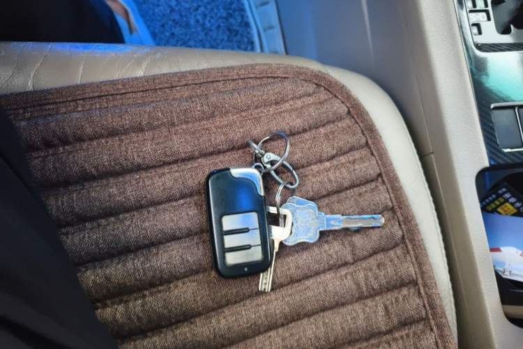 Used Toyota Highlander 2012 2.7L Two-Wheel Drive 7-Seater Luxury Edition Vehicle Key