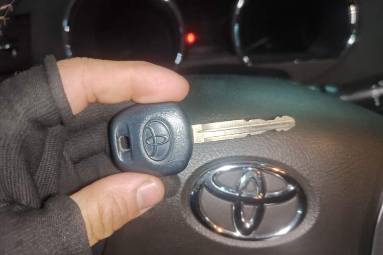 Used Toyota Highlander 2012 2.7L Two-Wheel Drive 7-Seater Luxury Edition Vehicle Key