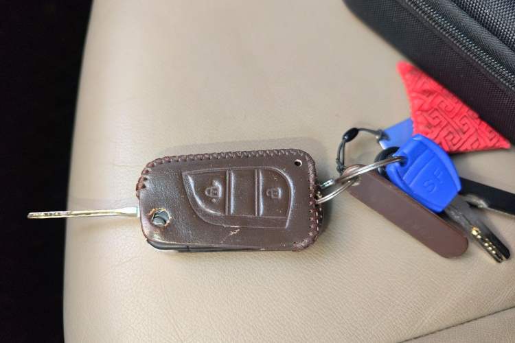 Used Toyota Highlander 2012 2.7L Two-Wheel Drive 7-Seater Luxury Edition Vehicle Key