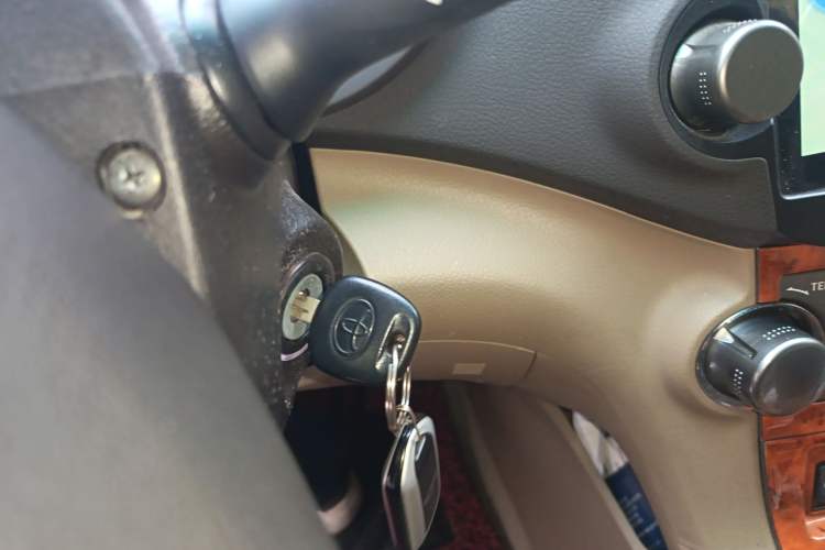 Used Toyota Highlander 2012 2.7L Two-Wheel Drive 7-Seater Luxury Edition Vehicle Key
