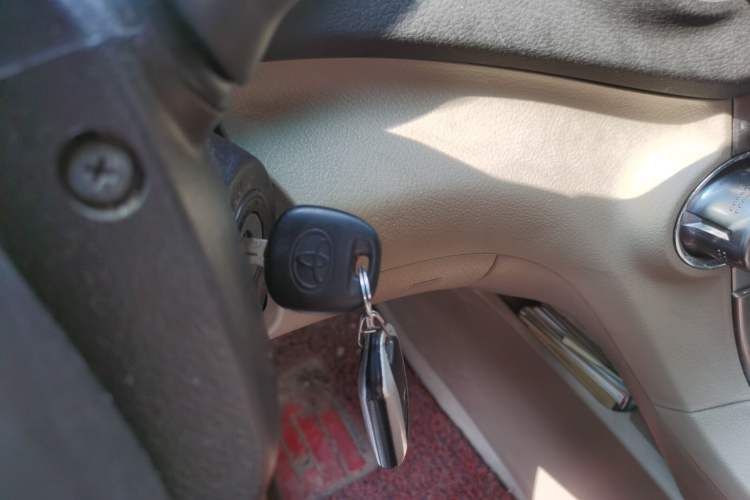Used Toyota Highlander 2012 2.7L Two-Wheel Drive 7-Seater Elite Edition Vehicle Key