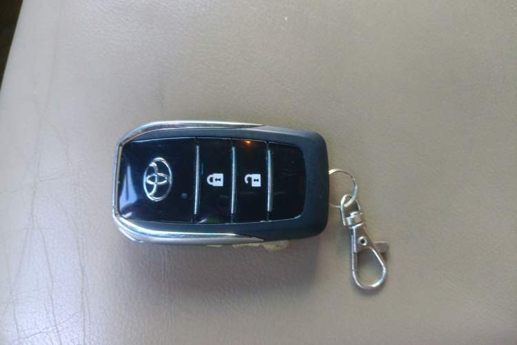 Used Toyota Highlander 2012 2.7L Two-Wheel Drive 7-Seater Luxury Edition Vehicle Key