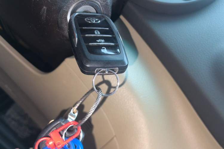 Used Toyota Highlander 2012 2.7L Two-Wheel Drive 7-Seater Luxury Edition Vehicle Key
