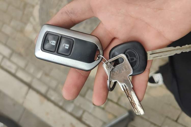 Used Toyota Highlander 2012 2.7L 2WD 5-Seater Elite Edition Vehicle Key