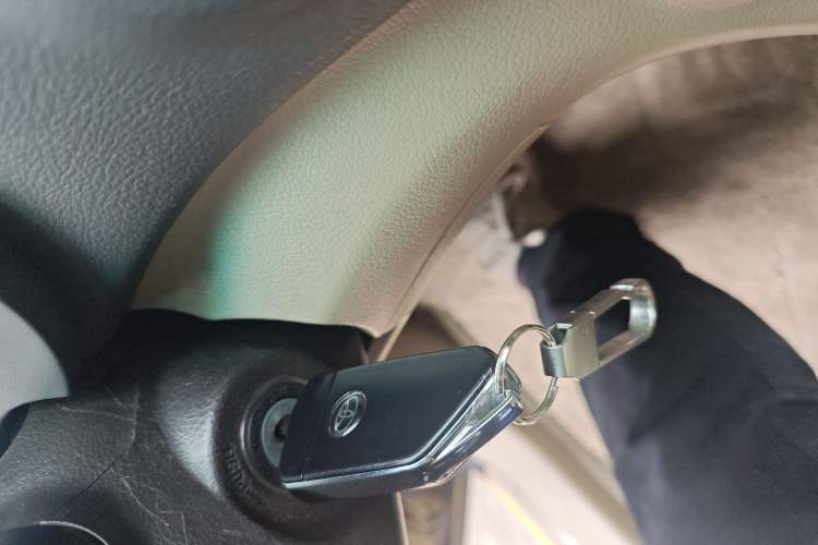 Used Toyota Highlander 2012 2.7L Two-Wheel Drive 7-Seater Luxury Edition Vehicle Key
