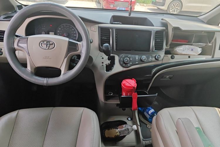 Used Toyota Highlander  Center Console