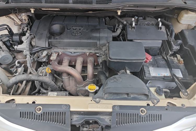 Used Toyota Highlander  Engine Bay