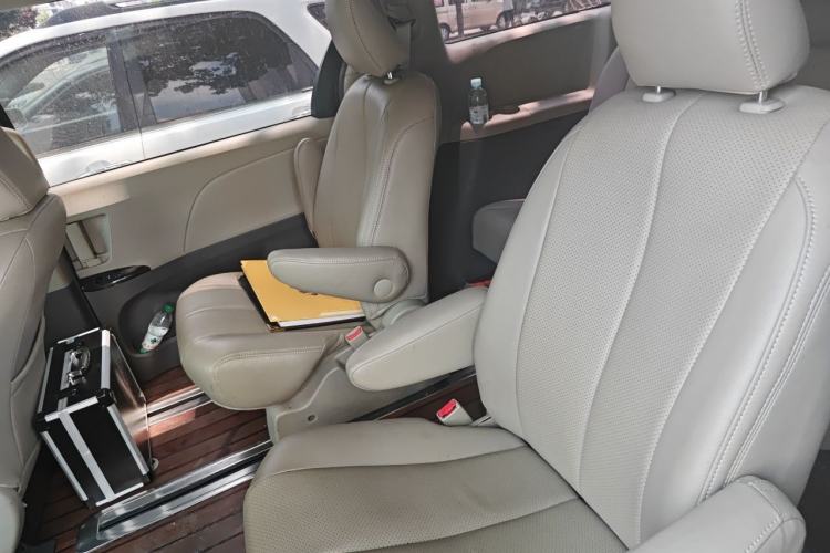 Used Toyota Highlander  Left Rear Seat