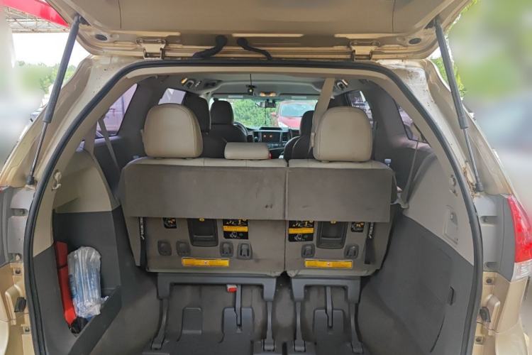 Used Toyota Highlander  Trunk
