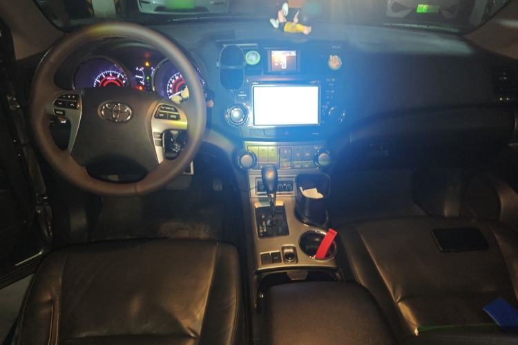 Used Toyota Highlander 2012 2.7L Two-Wheel Drive 7-Seater Luxury Edition Center Console