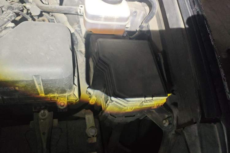 Used Toyota Highlander 2012 2.7L Two-Wheel Drive 7-Seater Luxury Edition Engine Bay Left